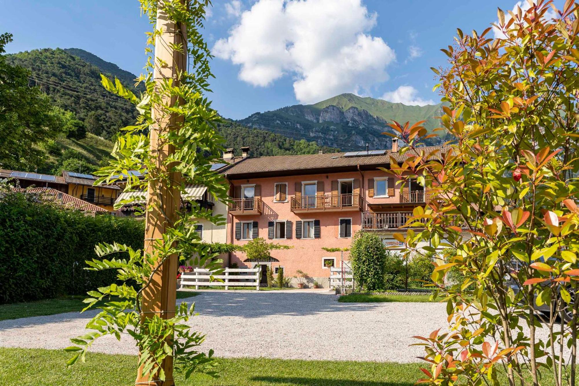 Ledro Lake Suite "Pur" Mezzolago Exteriör bild
